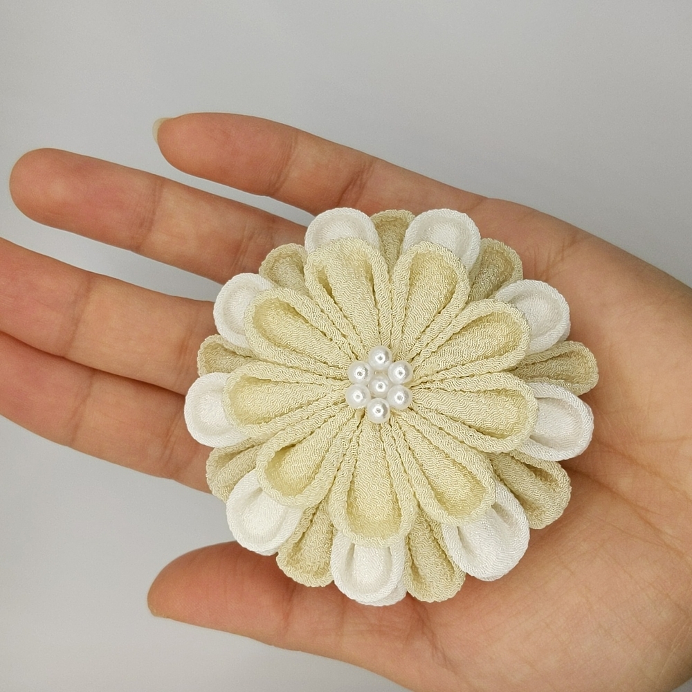 White Tsumami Flower Hair Clip Corsage
